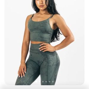 Alphalete force crop sports bra